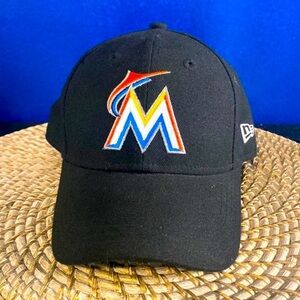 NWT Youth New Era Youth 9Forty Team Miami Marlins Adjustable Black Cap
